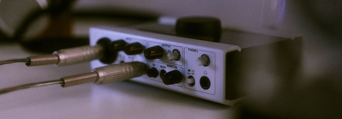 Audio interface with its sample rate setting and gain controls